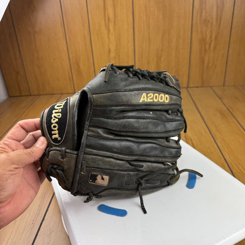 Wilson A2000 11.75 Baseball Glove LHT Left Hand Throw Black A2002BBBW38GM